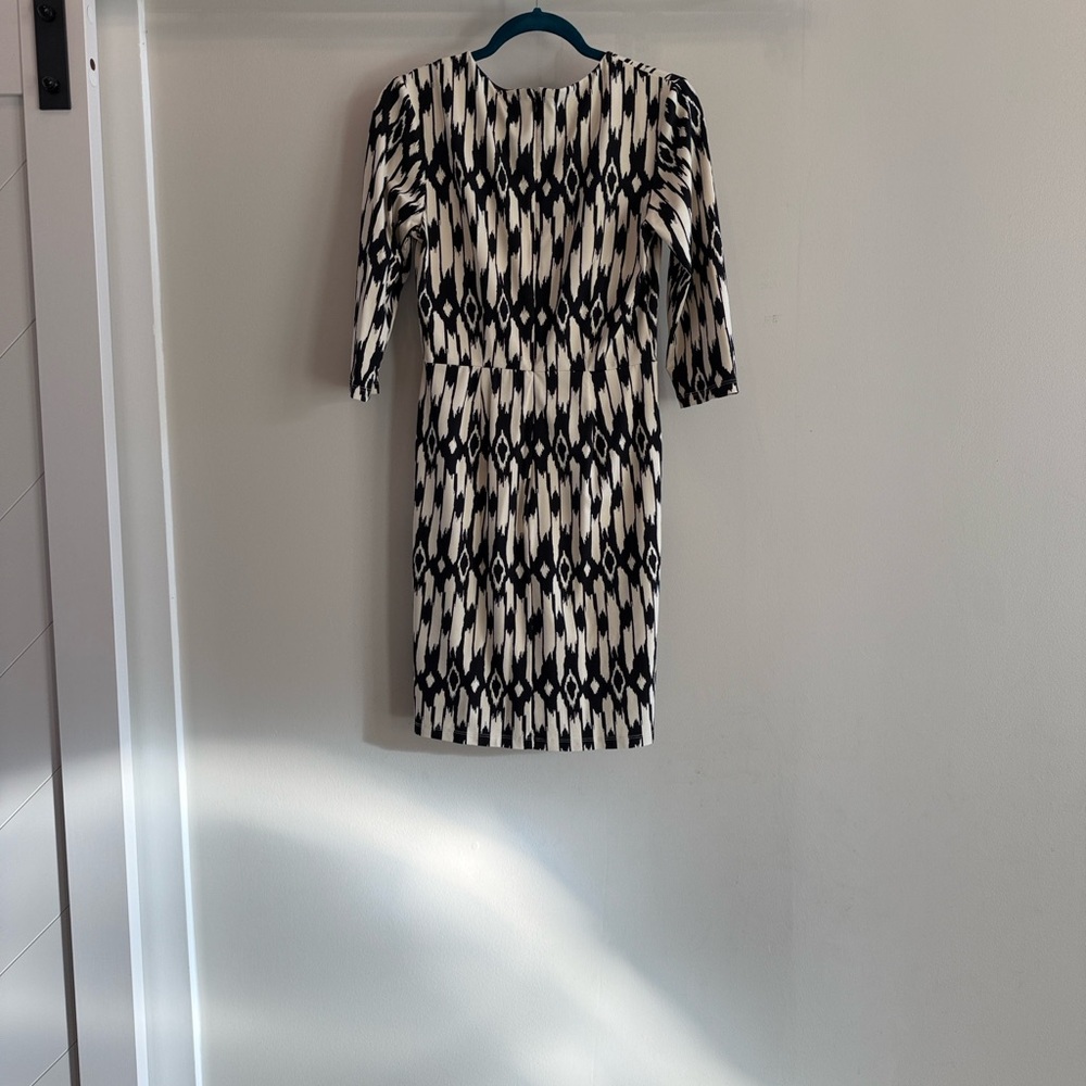 J. McLaughlin Black and Cream Geometric Long Sleeve Dress - Picture 3 of 3